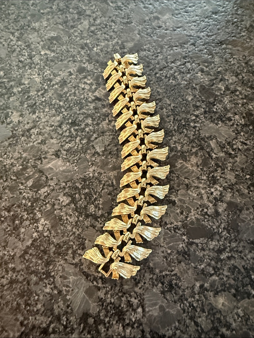 Lisner vintage  textured  Gold Leaf-Link Bracelet
